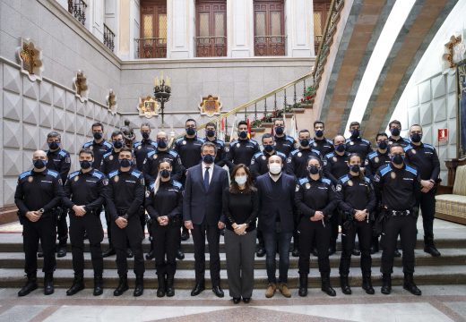 O Concello reforza o servizo de seguridade cidadá ao incorporar 24 axentes, a promoción máis ampla de policías locais desde 1992